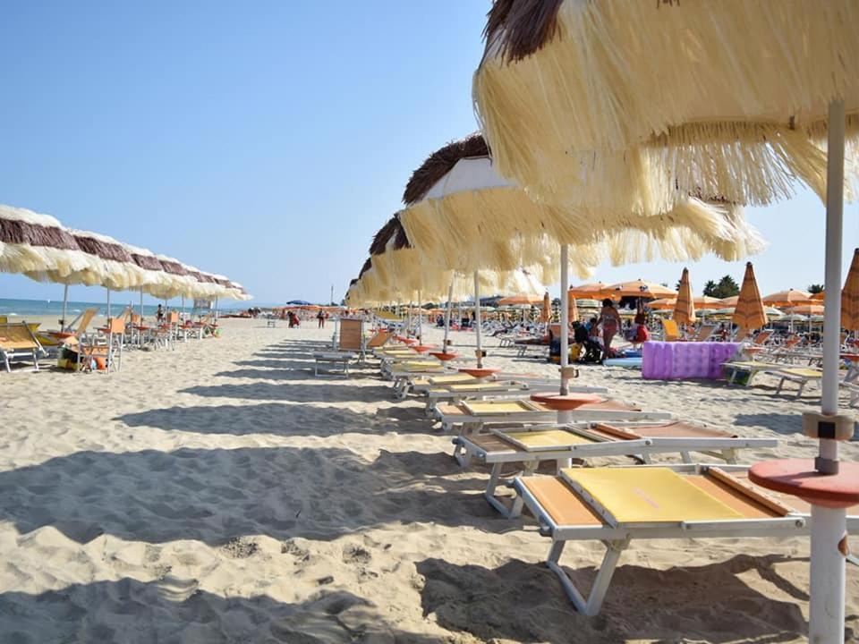 Ristorante Hotel Lucia - 100 Mt Dal Mare Giulianova Exterior foto